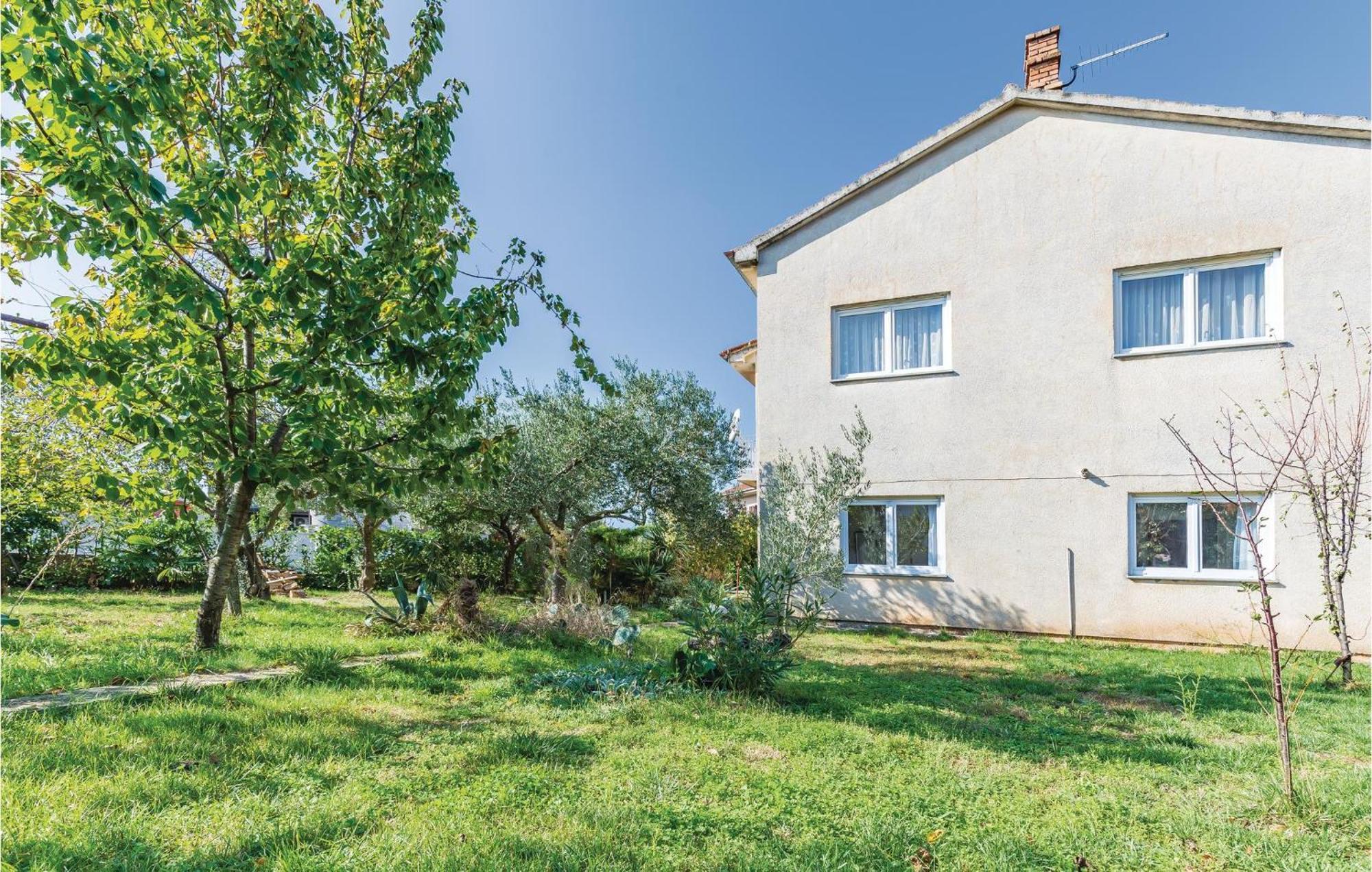 Lovely Apartment In Fazana With Kitchen Kültér fotó